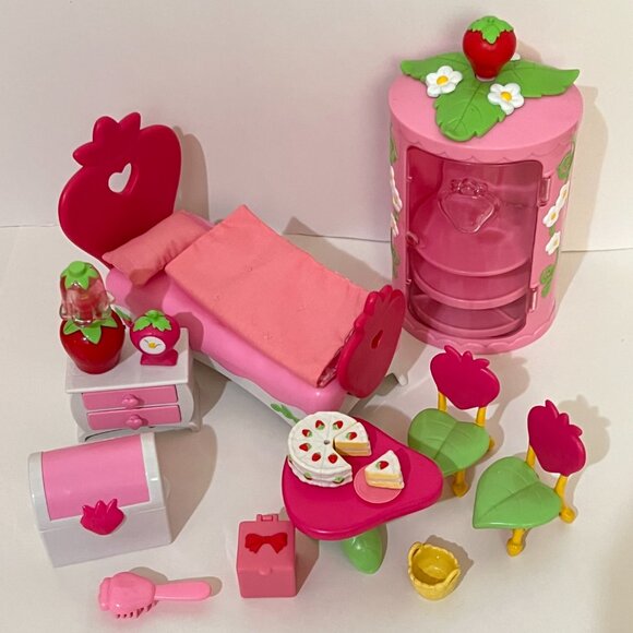 Strawberry Shortcake Berry Happy Home Playset with Doll & Accessories Vintage - Picture 11 of 15